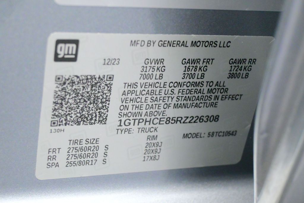 Used 2024 Sterling Metallic GMC Elevation image 29
