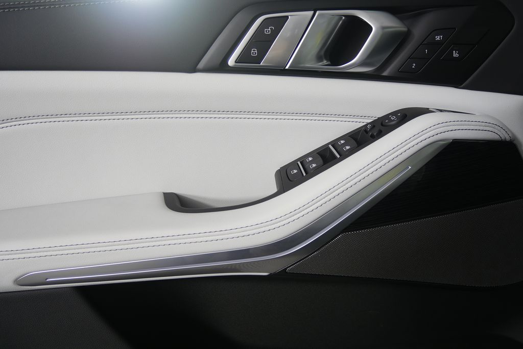 Thumbnail: 2026 BMW X5 - 9