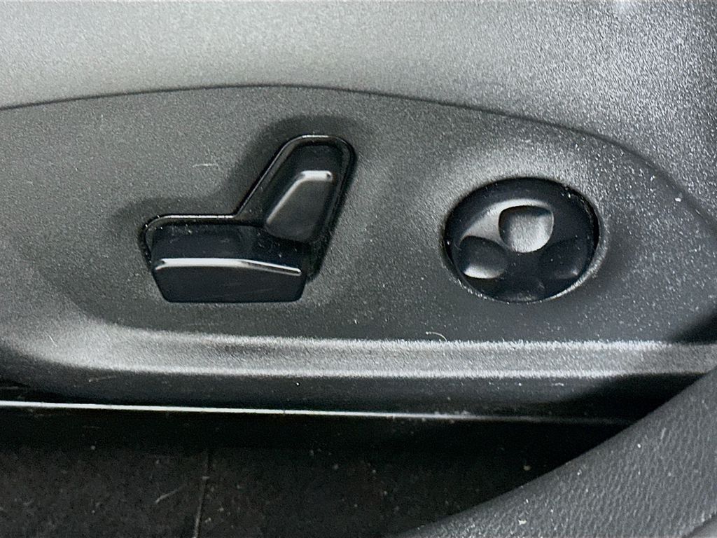 Used 2018 Gray Jeep Limited image 22