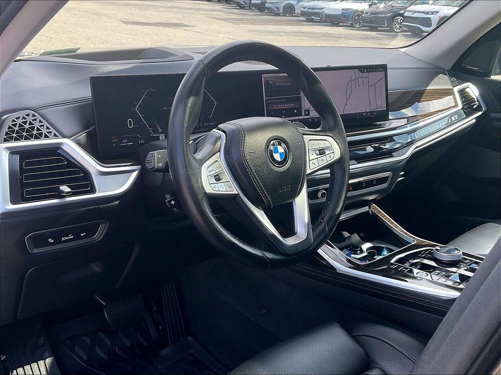 2024 BMW X7 — photo 8