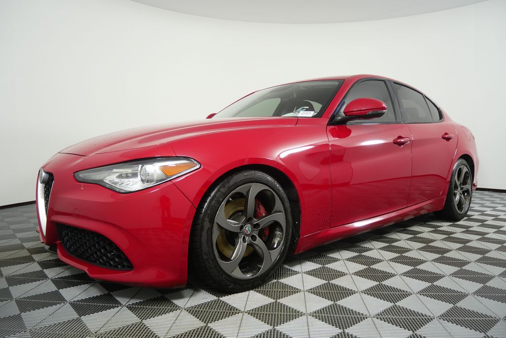 Thumbnail: 2019 Alfa Romeo Giulia - 7