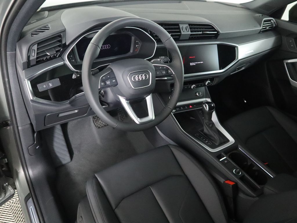 Thumbnail: 2025 Audi Q3 - 10