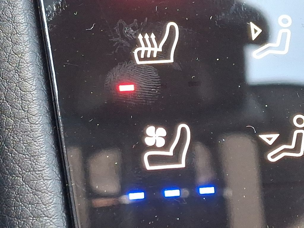 Thumbnail: 2026 Porsche Macan - 23