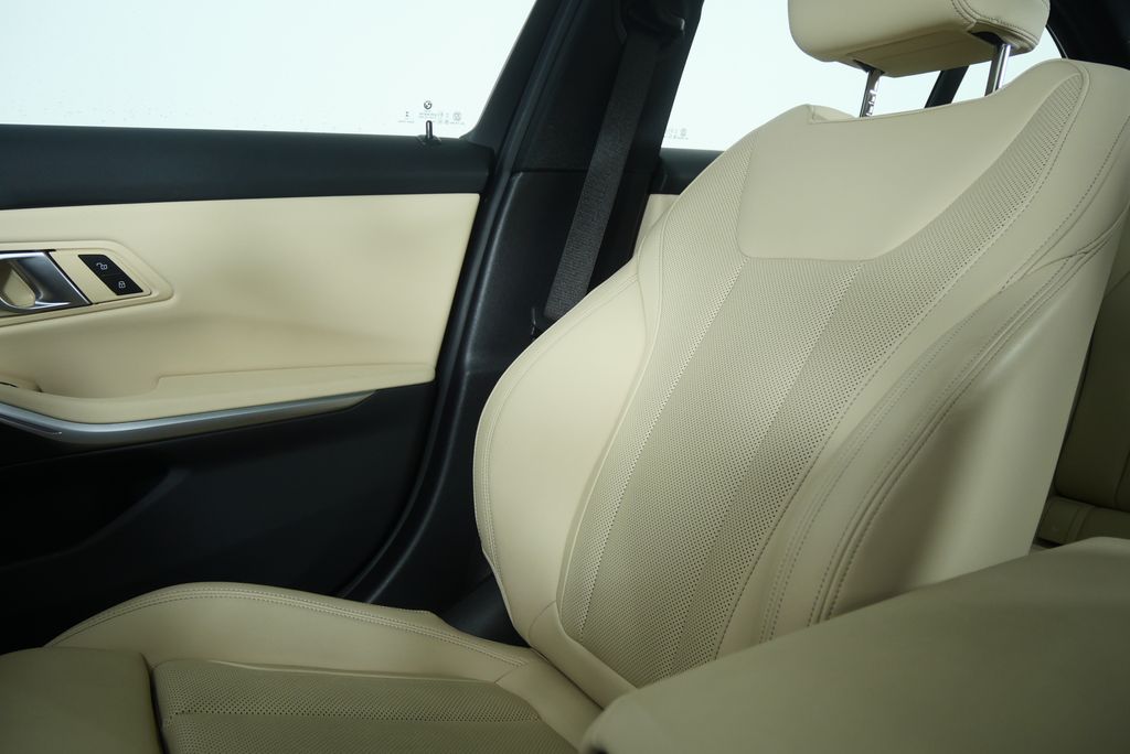 Thumbnail: 2025 BMW 3 Series - 25