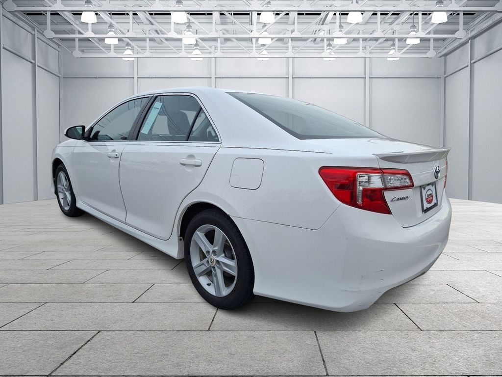 2013 Toyota Camry SE 6