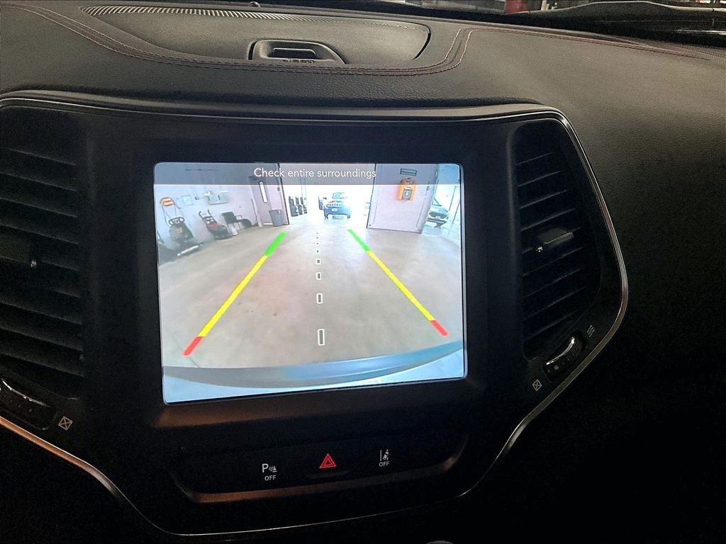 2021 Jeep Cherokee — photo 19