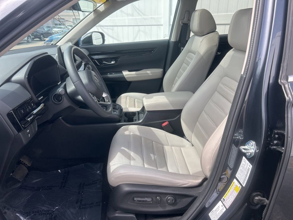 View vehicle photo 7