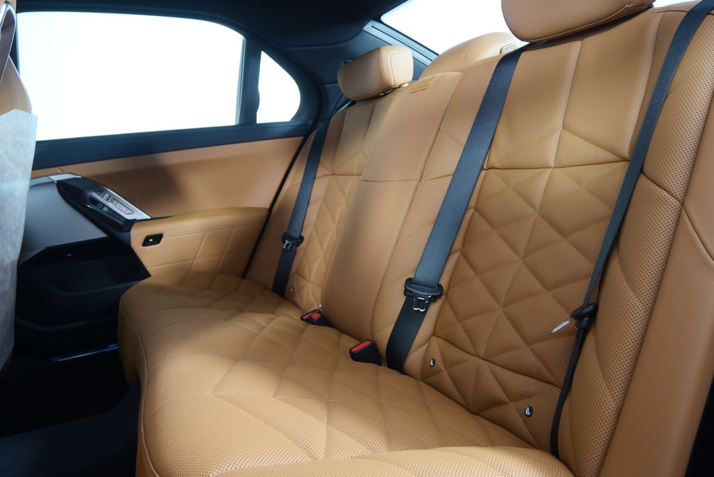 Thumbnail: 2025 BMW 7 Series - 16