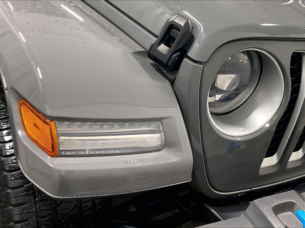 2023 Jeep Wrangler — photo 32
