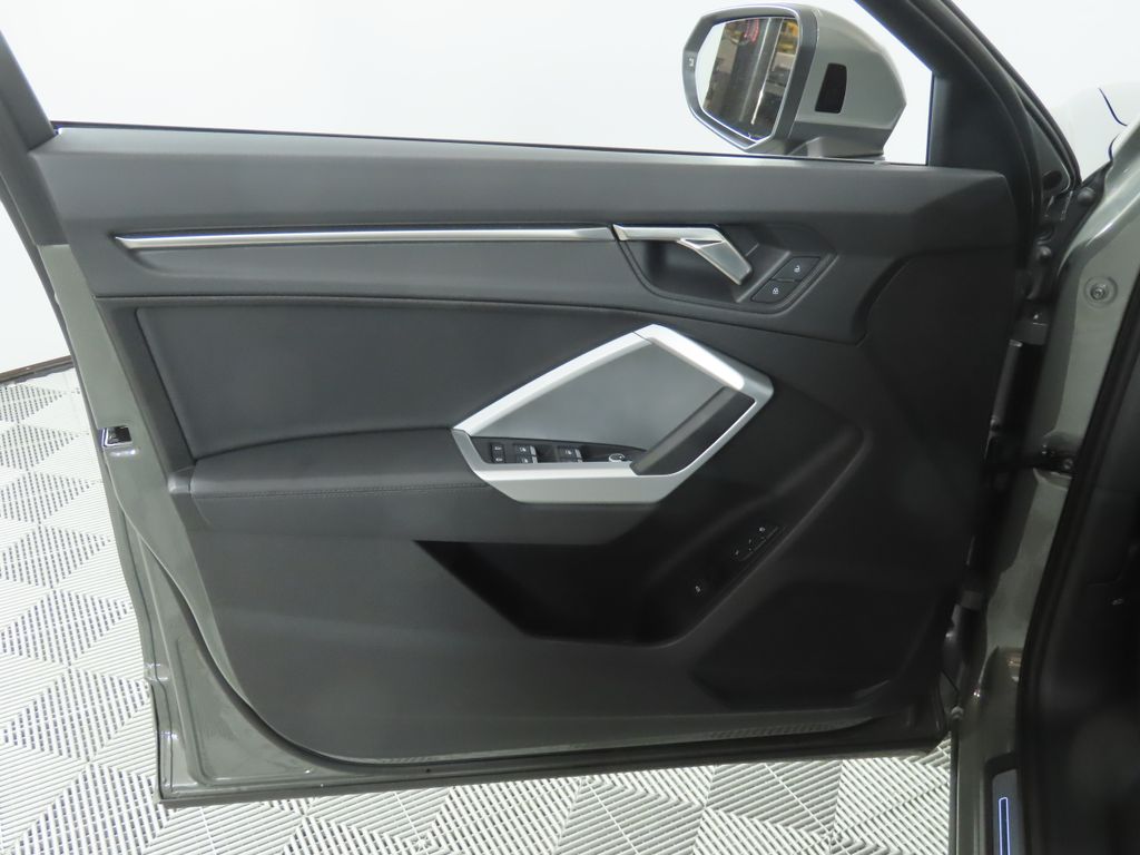 Thumbnail: 2025 Audi Q3 - 30