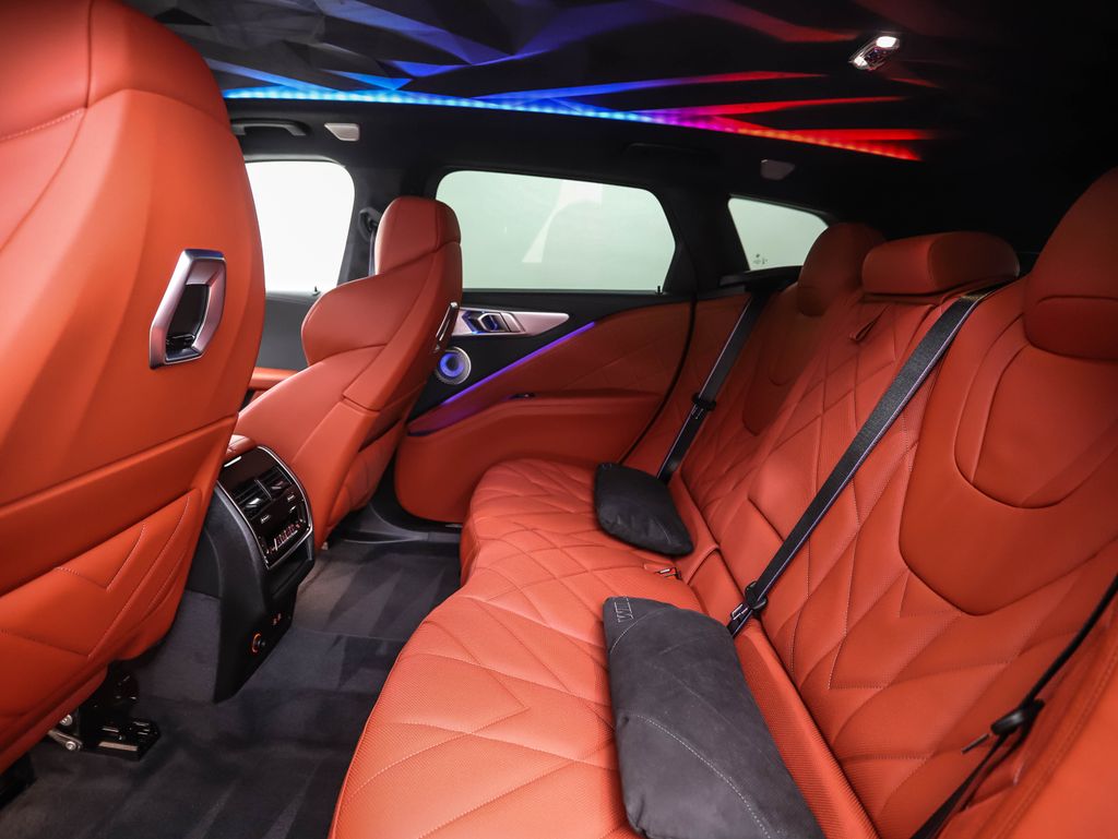 Thumbnail: 2026 BMW XM - 22