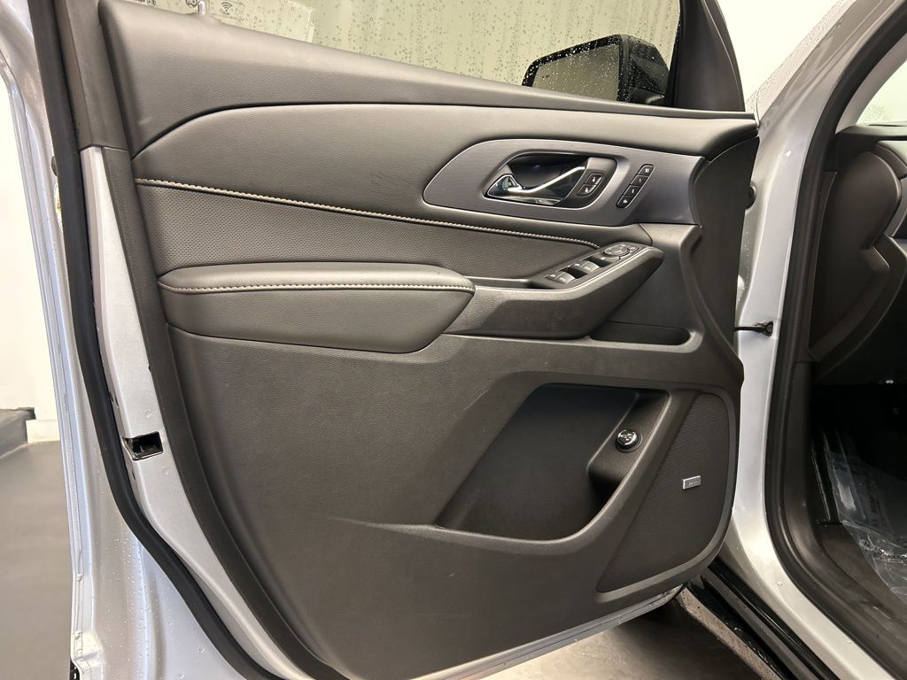 Thumbnail: 2021 Chevrolet Traverse - 11