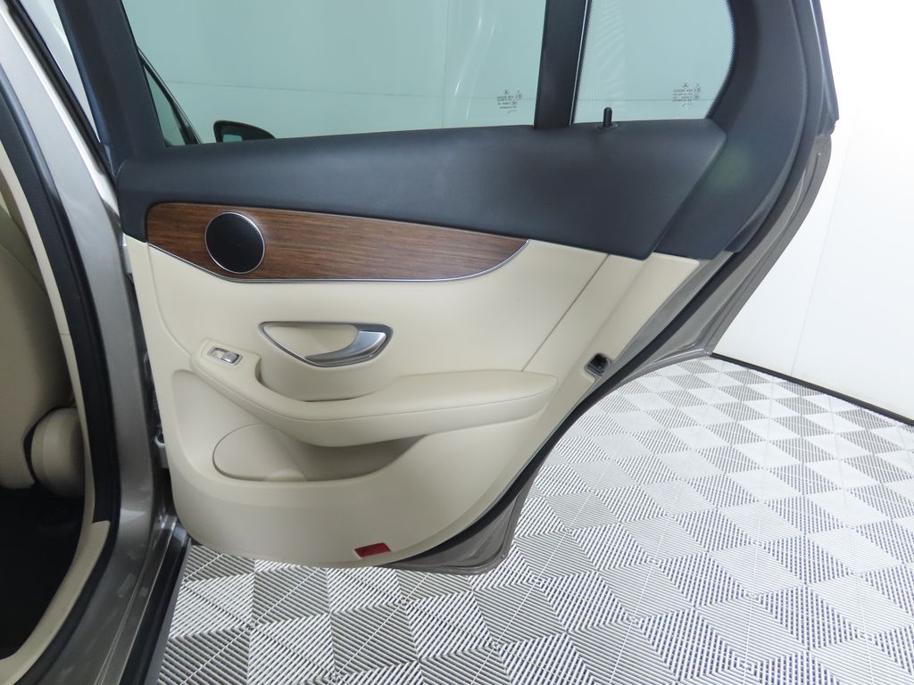 2022 Mercedes-Benz GLC 300 27