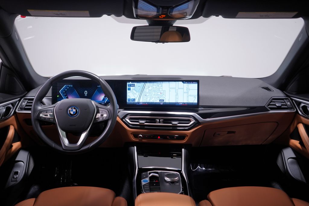 Thumbnail: 2023 BMW i4 - 10