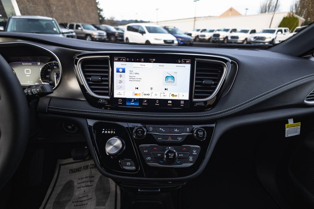 2026 Chrysler Pacifica Select thumbnail 25