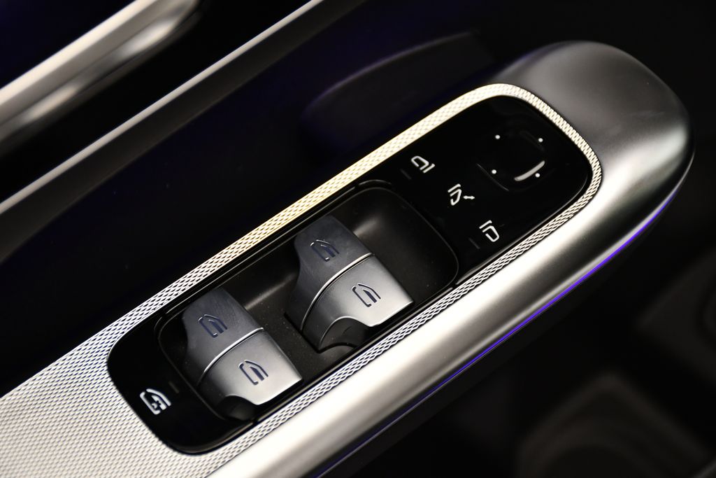 2025 Mercedes-Benz GLC 300 32
