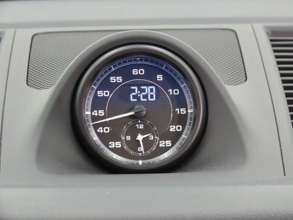 Thumbnail: 2024 Porsche Macan - 24