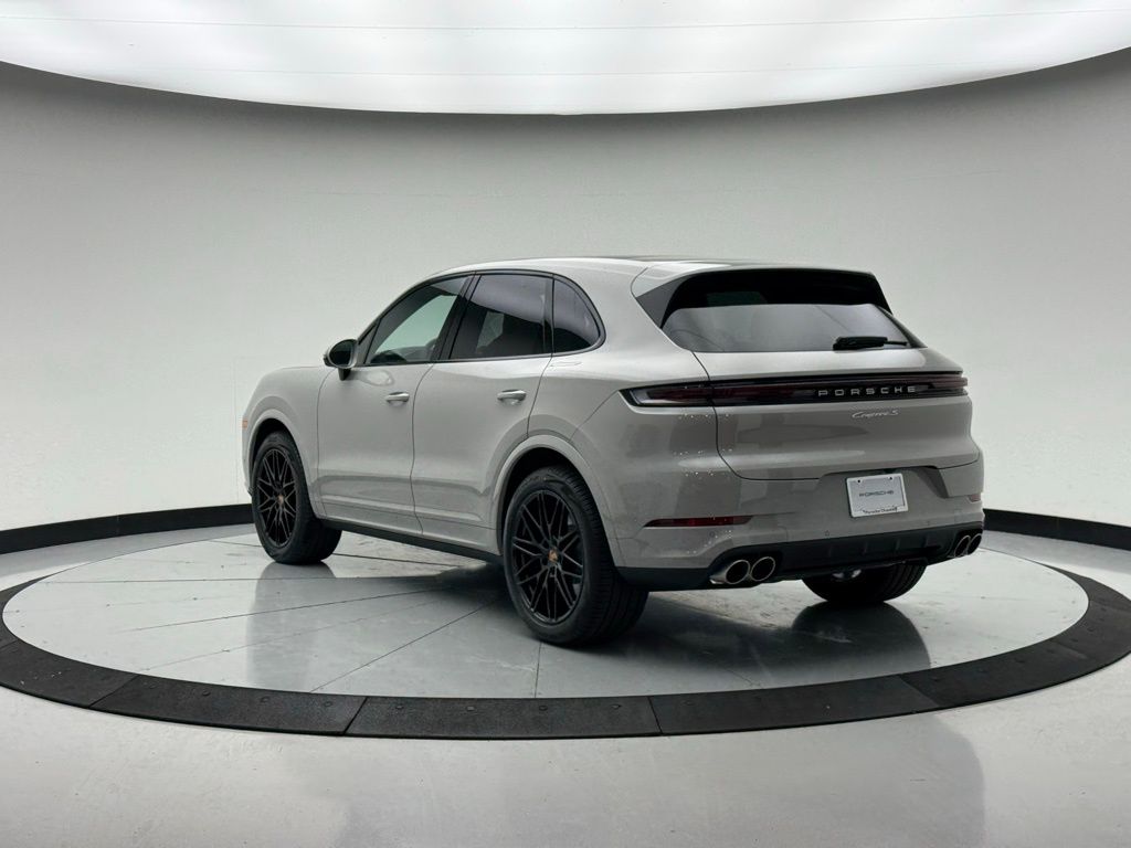 Thumbnail: 2026 Porsche Cayenne - 3