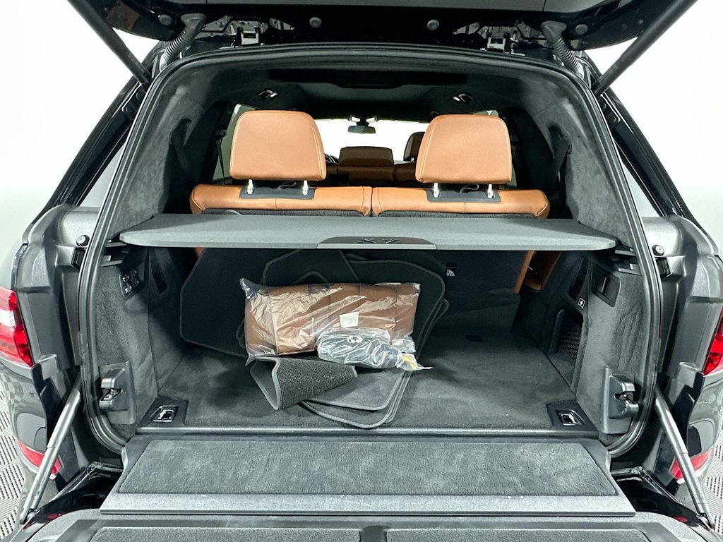 2022 BMW X7 xDrive40i 27