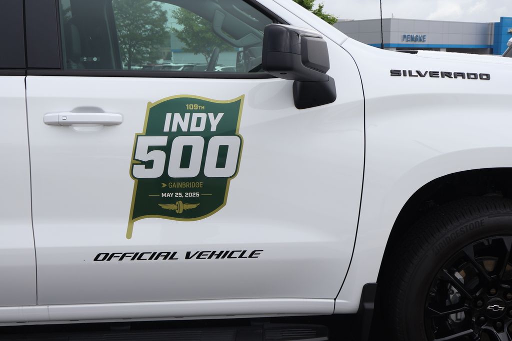 2025 Chevrolet Silverado 1500 RST 8