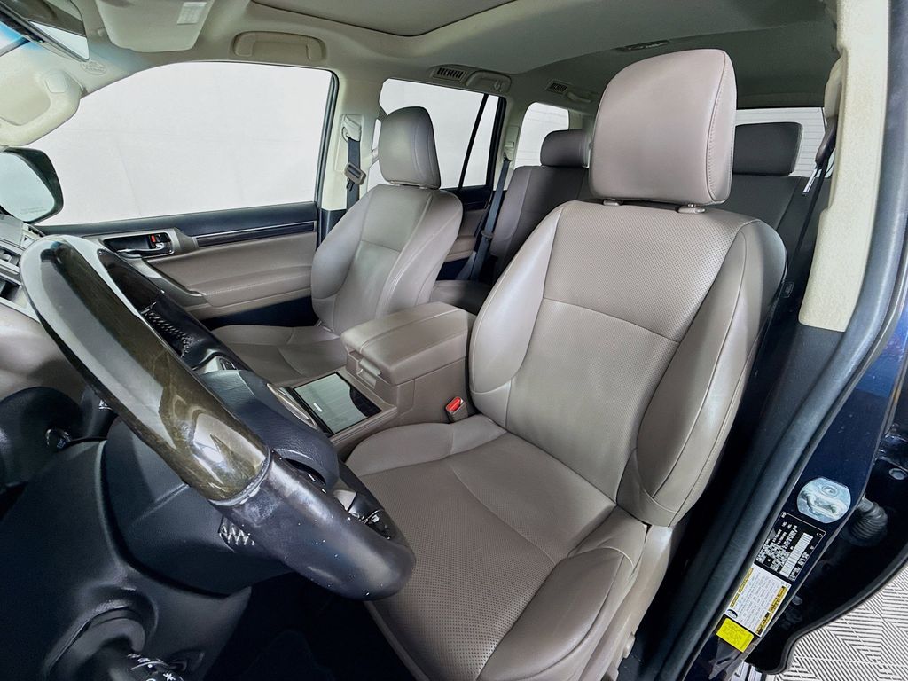 Thumbnail: 2020 Lexus GX - 21