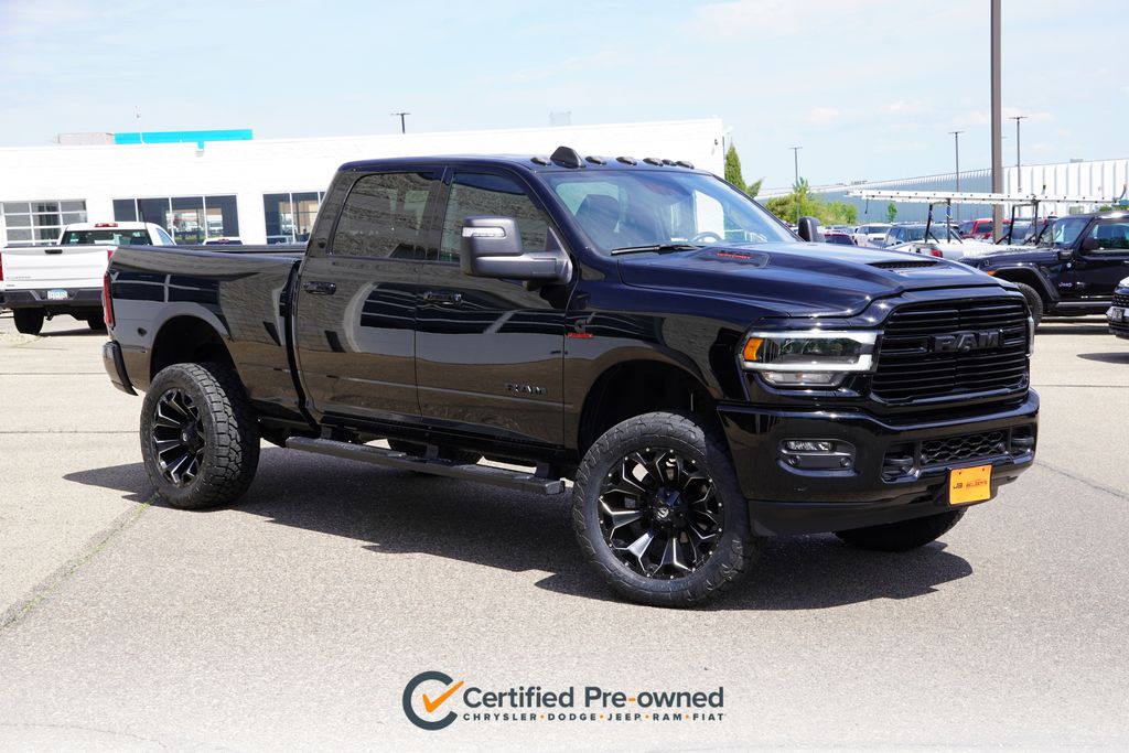 Diamond Black Crystal Pearlcoat 2024 RAM 3500 Laramie Crew Cab 4WD Pickup Truck Four-Wheel Drive 6-Speed Automatic