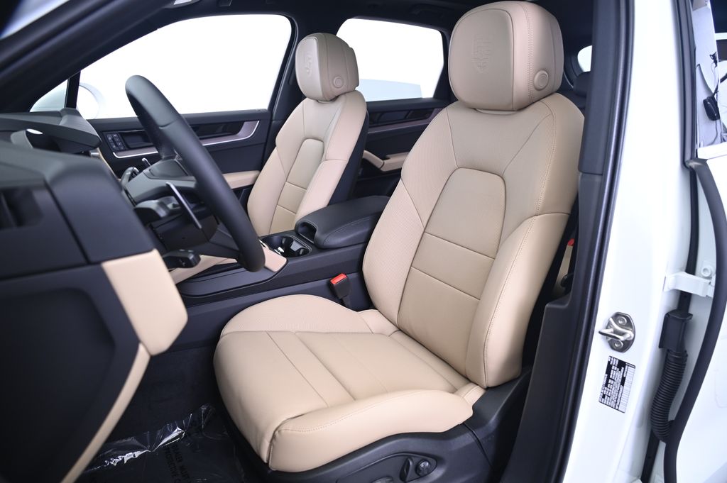Thumbnail: 2025 Porsche Cayenne - 30