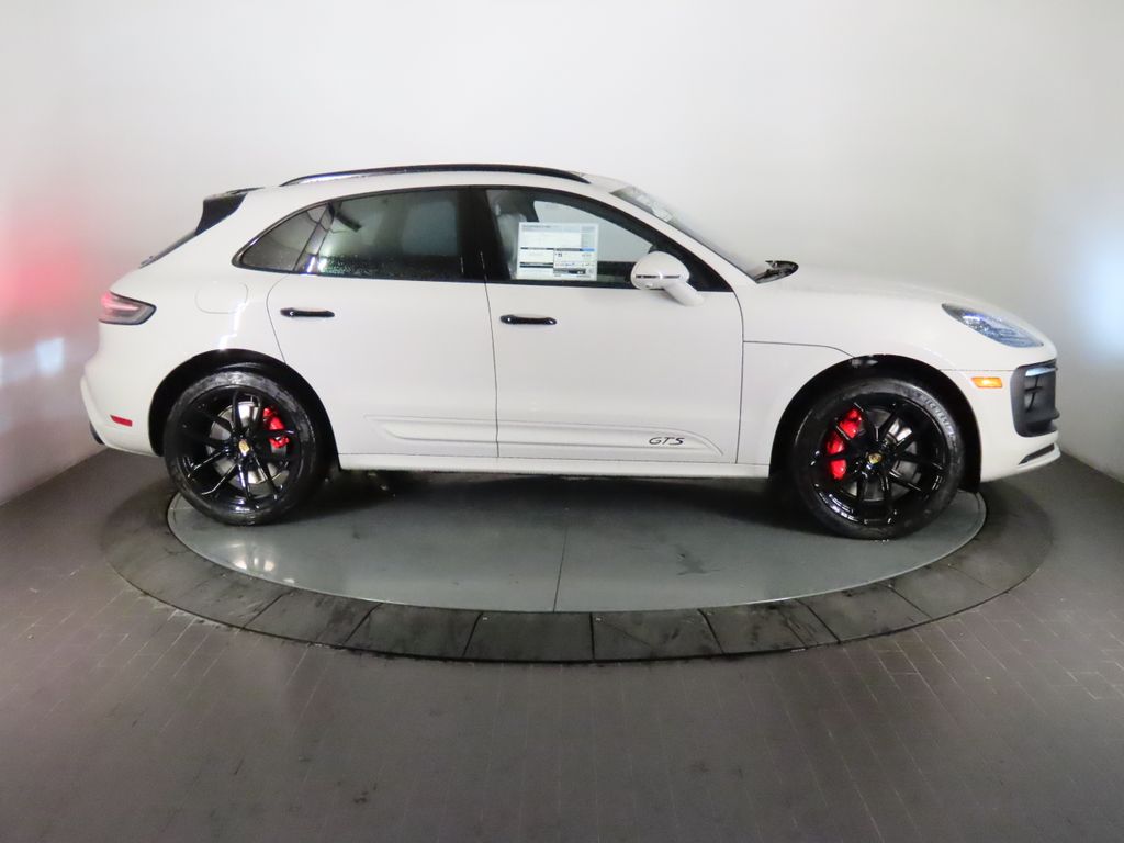 Thumbnail: 2026 Porsche Macan - 8