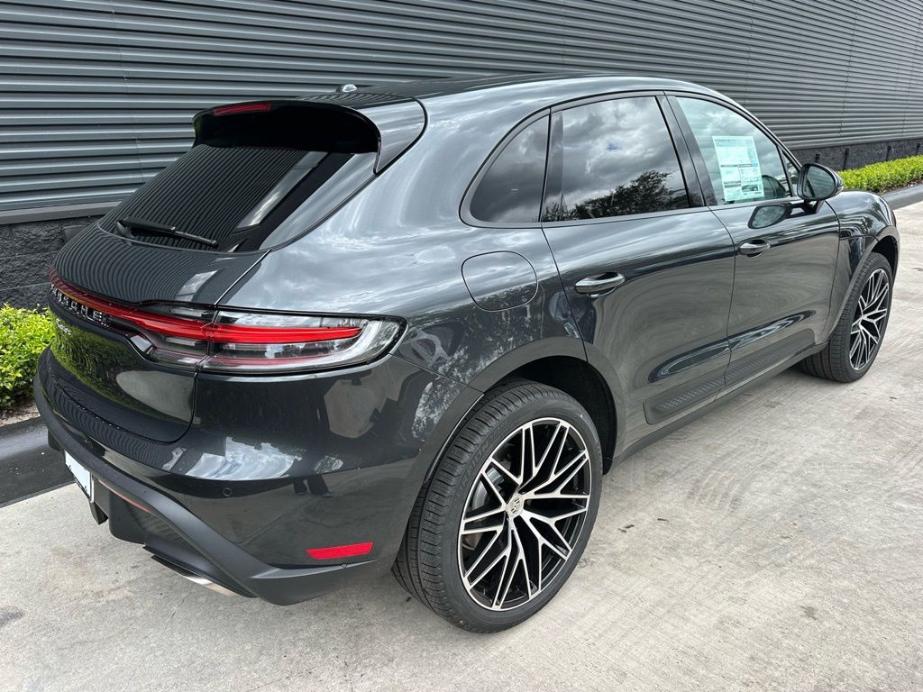 Thumbnail: 2026 Porsche Macan - 9