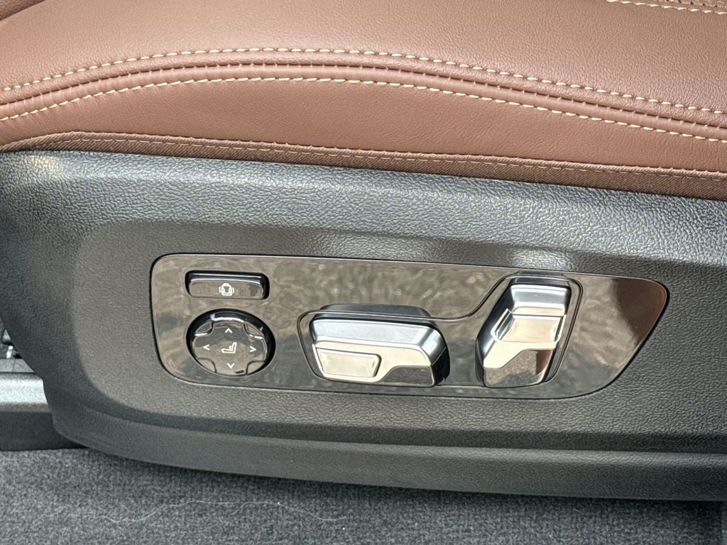 Thumbnail: 2026 BMW X5 - 12