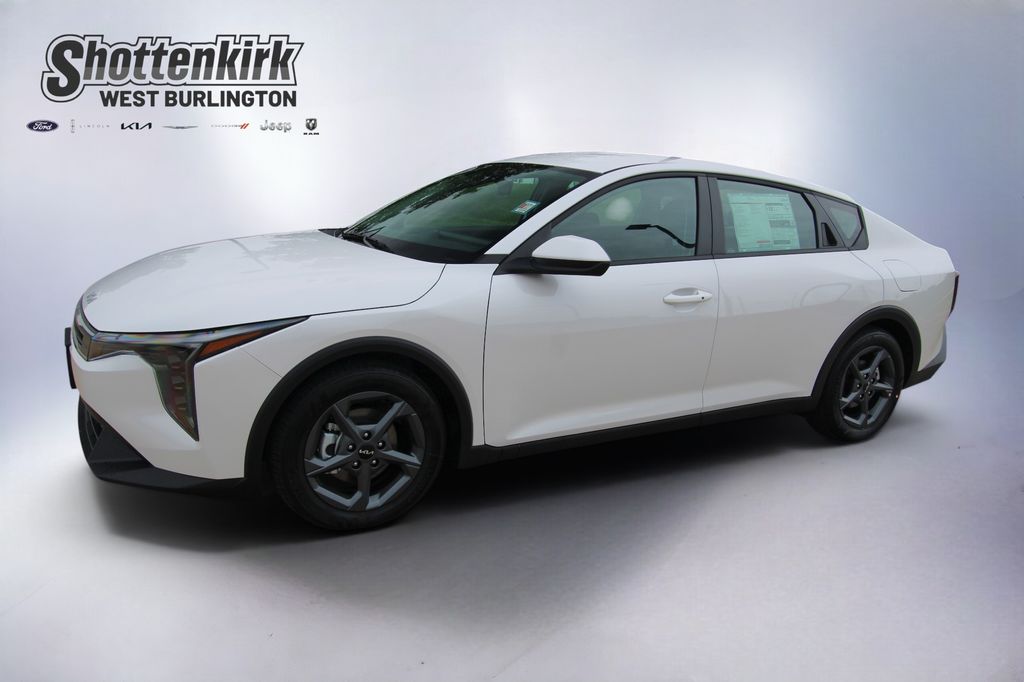 2026 Kia K4 LXS AT's photo