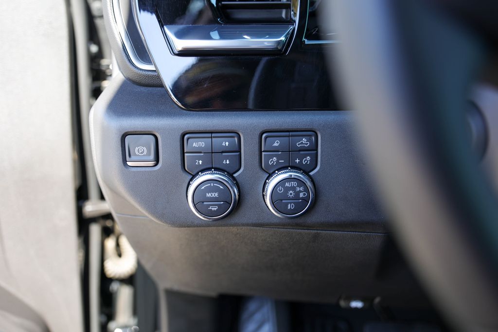 Used 2024 Black GMC SLT image 18