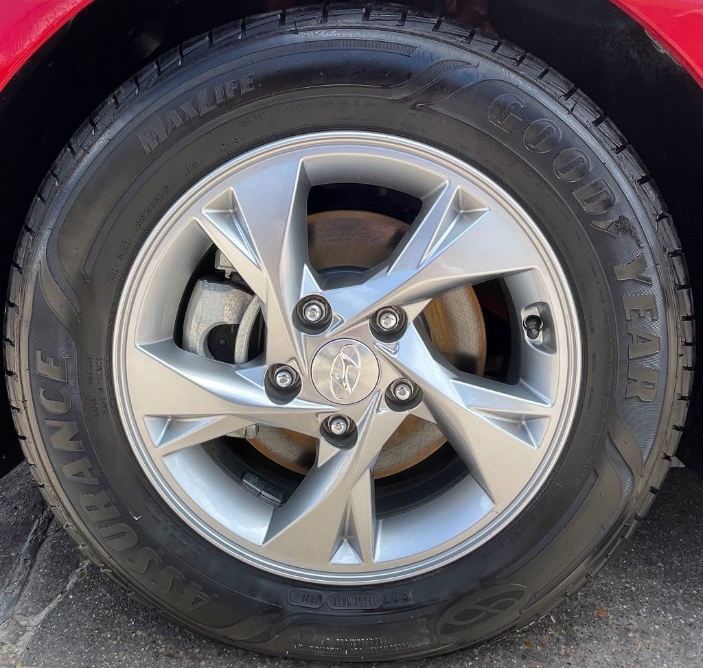 2022 Hyundai Elantra SE Red at DeMontrond Auto Country