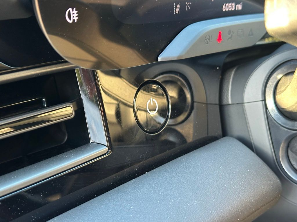 Thumbnail: 2025 Porsche Taycan - 17