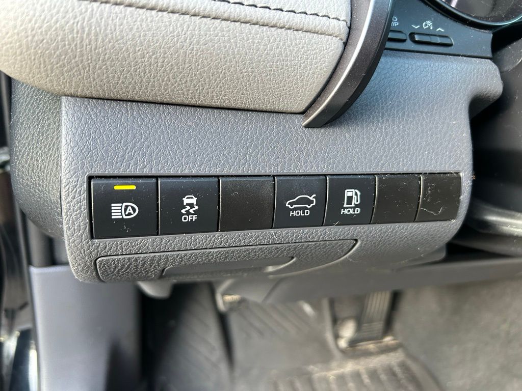 Thumbnail: 2021 Toyota Camry - 18