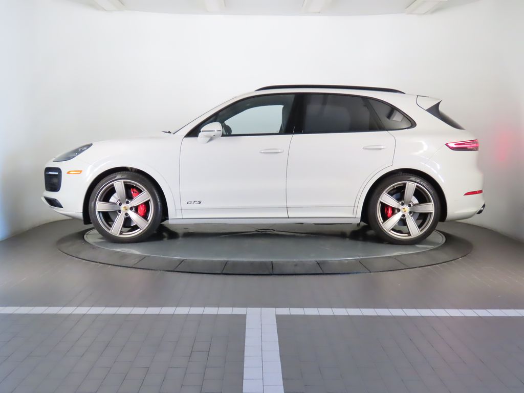 Thumbnail: 2022 Porsche Cayenne - 2