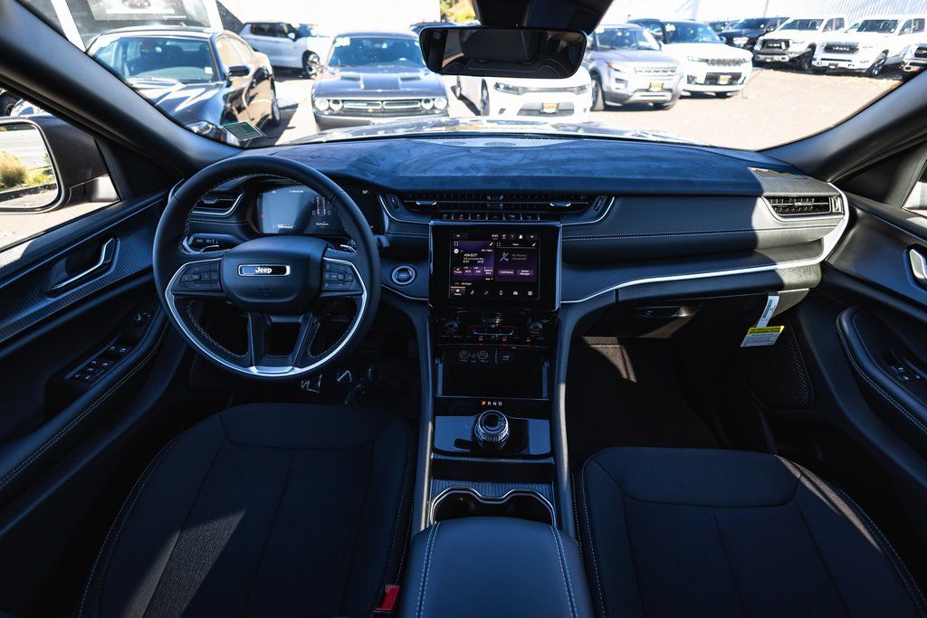 2025 Jeep Grand Cherokee Laredo X thumbnail 27