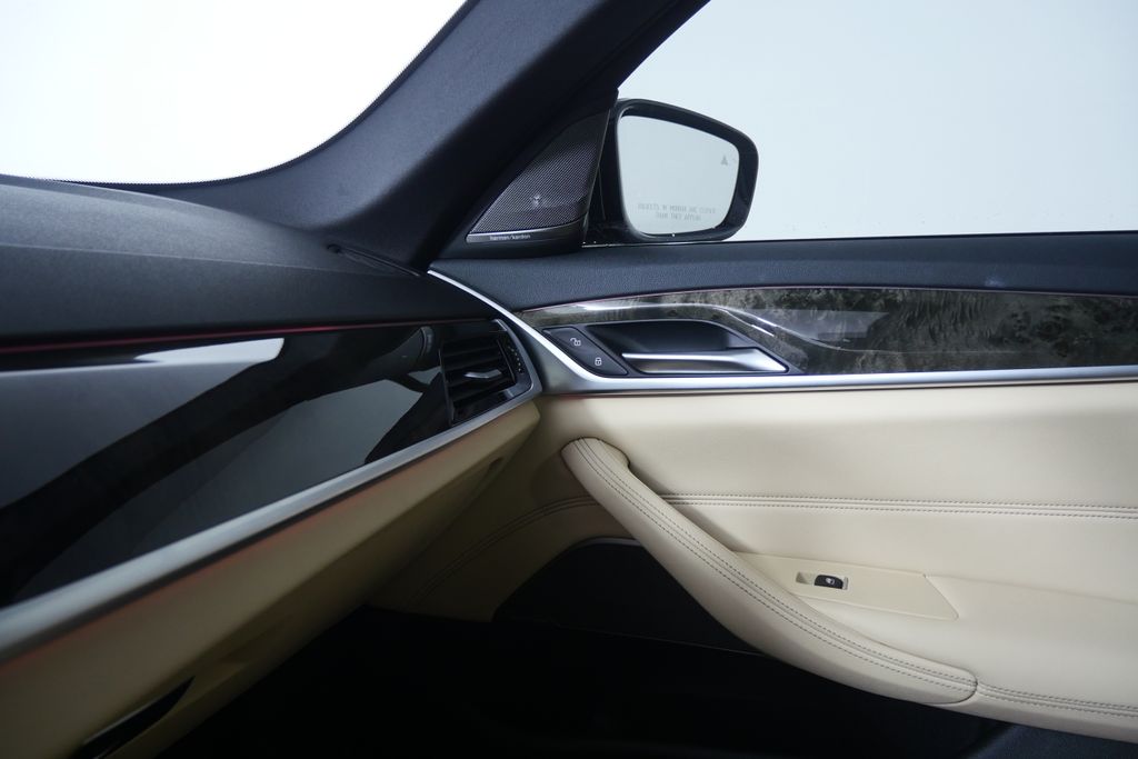 Thumbnail: 2023 BMW 5 Series - 28