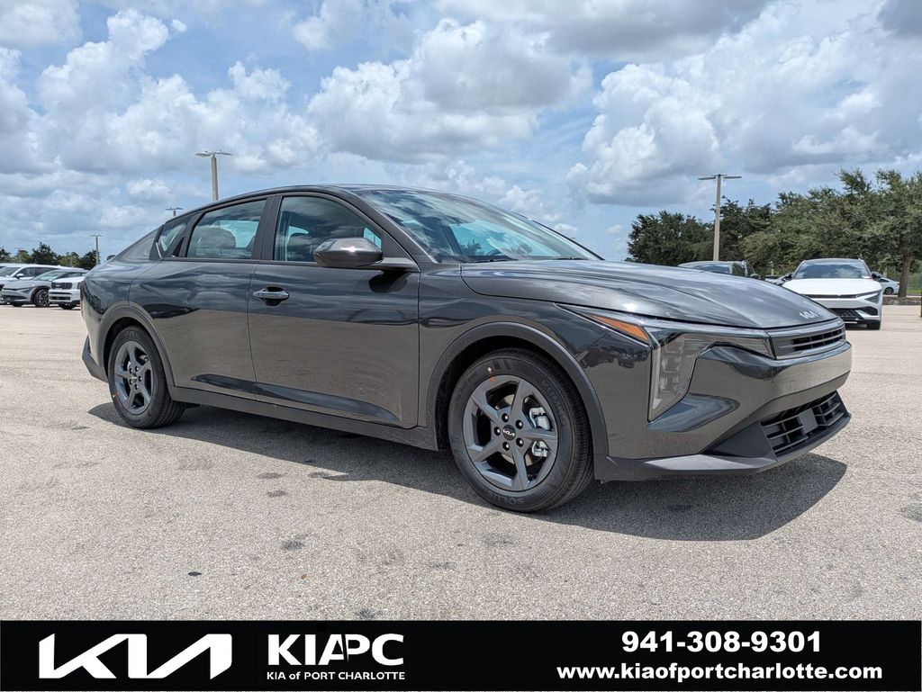 INTERSTELLAR GR 2026 Kia K4 Sedan Front-Wheel Drive Continuously Variable Transmission