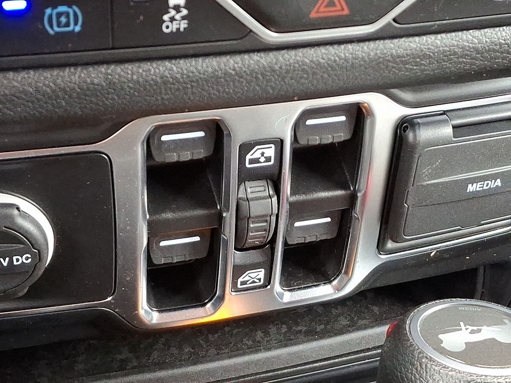 Thumbnail: 2024 Jeep Wrangler - 27