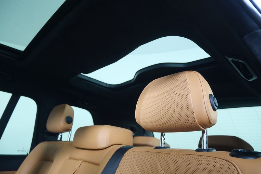 Thumbnail: 2023 BMW X7 - 16