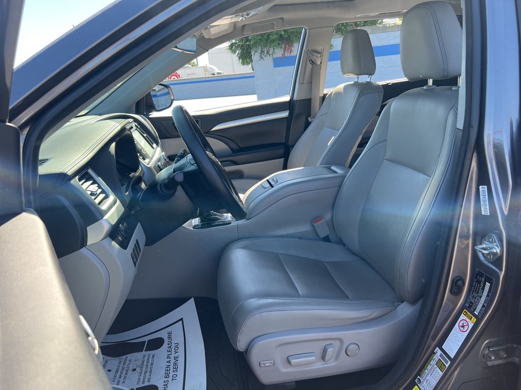 Thumbnail: 2018 Toyota Highlander - 18