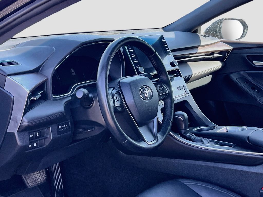 Used 2020 Black Toyota XLE Plus image 9