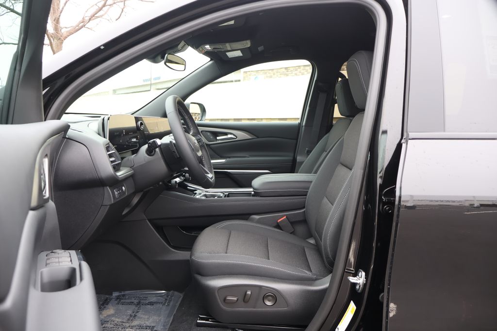 Thumbnail: 2026 Chevrolet Traverse - 14