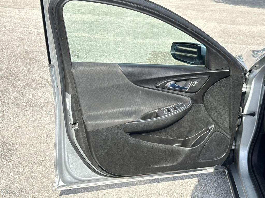 Used 2018 Silver Chevrolet LT image 14