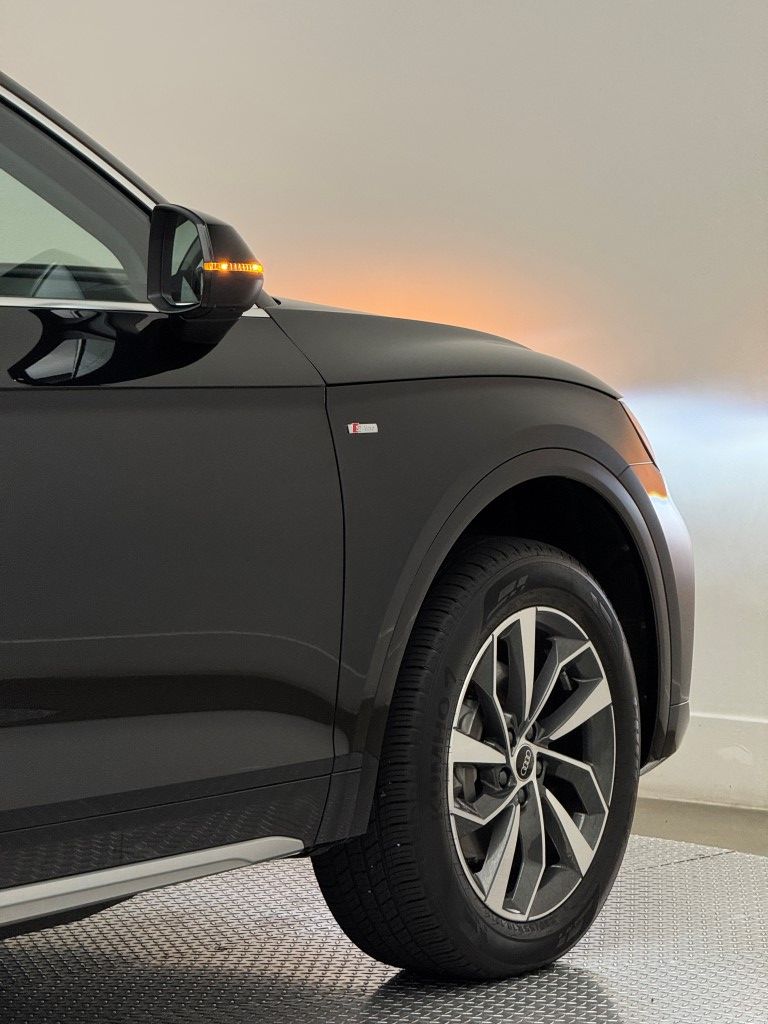 Thumbnail: 2025 Audi Q5 - 12
