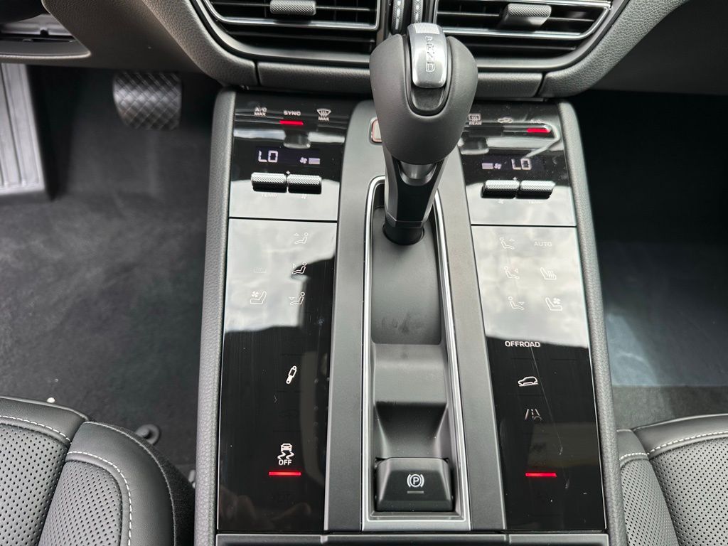 Thumbnail: 2025 Porsche Macan - 22