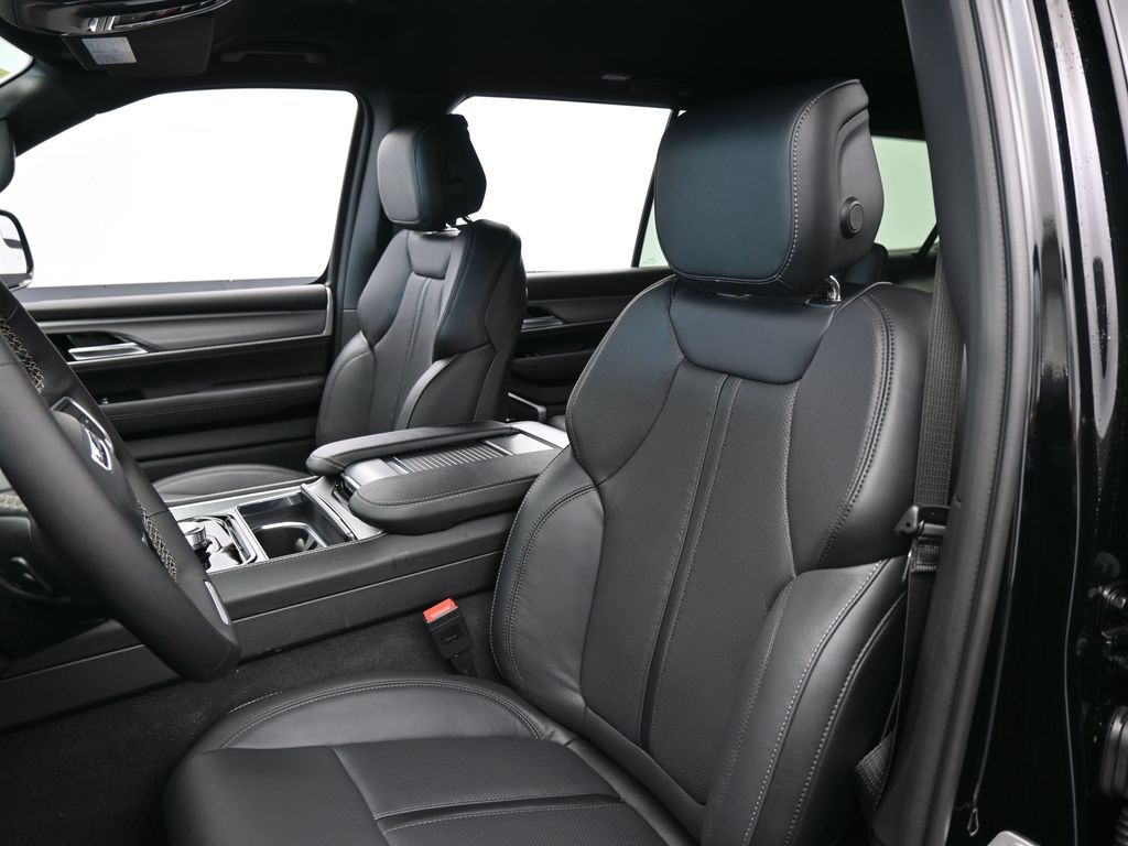 New 2026 High Gloss Black Jeep Limited Altitude image 10