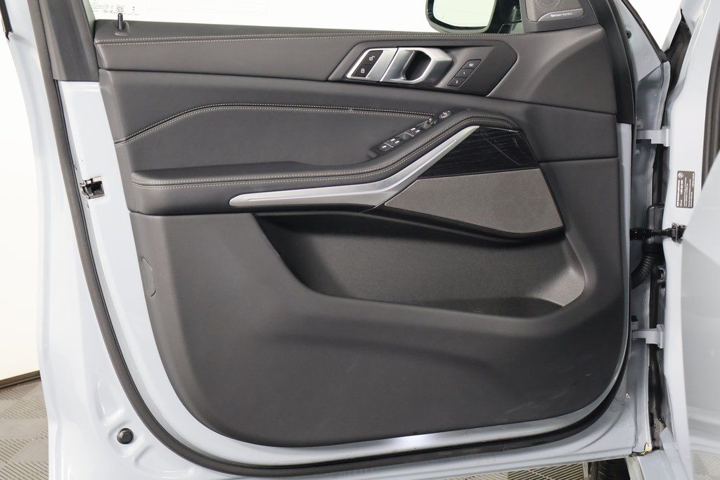 Thumbnail: 2025 BMW X5 - 12