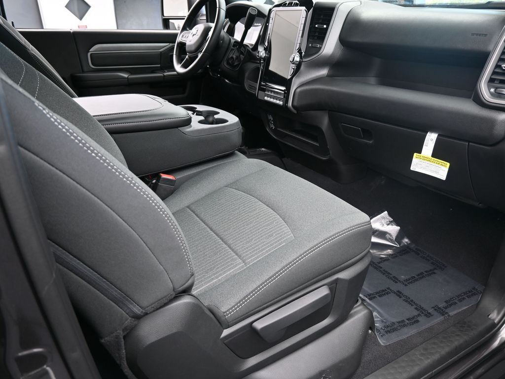 Used 2024 Granite Crystal Metallic Clearcoat Ram Tradesman image 37